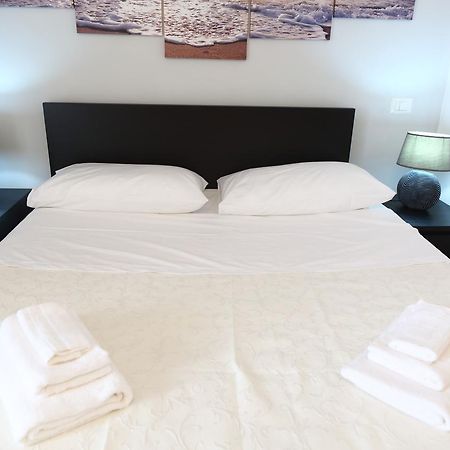 Palazzo Melnis Bed & Breakfast Чефалу Екстериор снимка