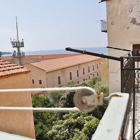 Palazzo Melnis Bed & Breakfast Чефалу Екстериор снимка