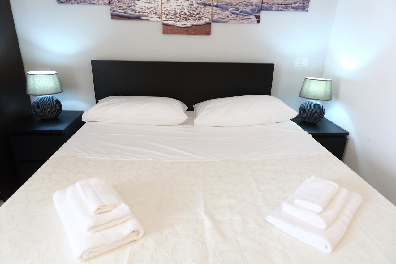 Palazzo Melnis Bed & Breakfast Чефалу Екстериор снимка