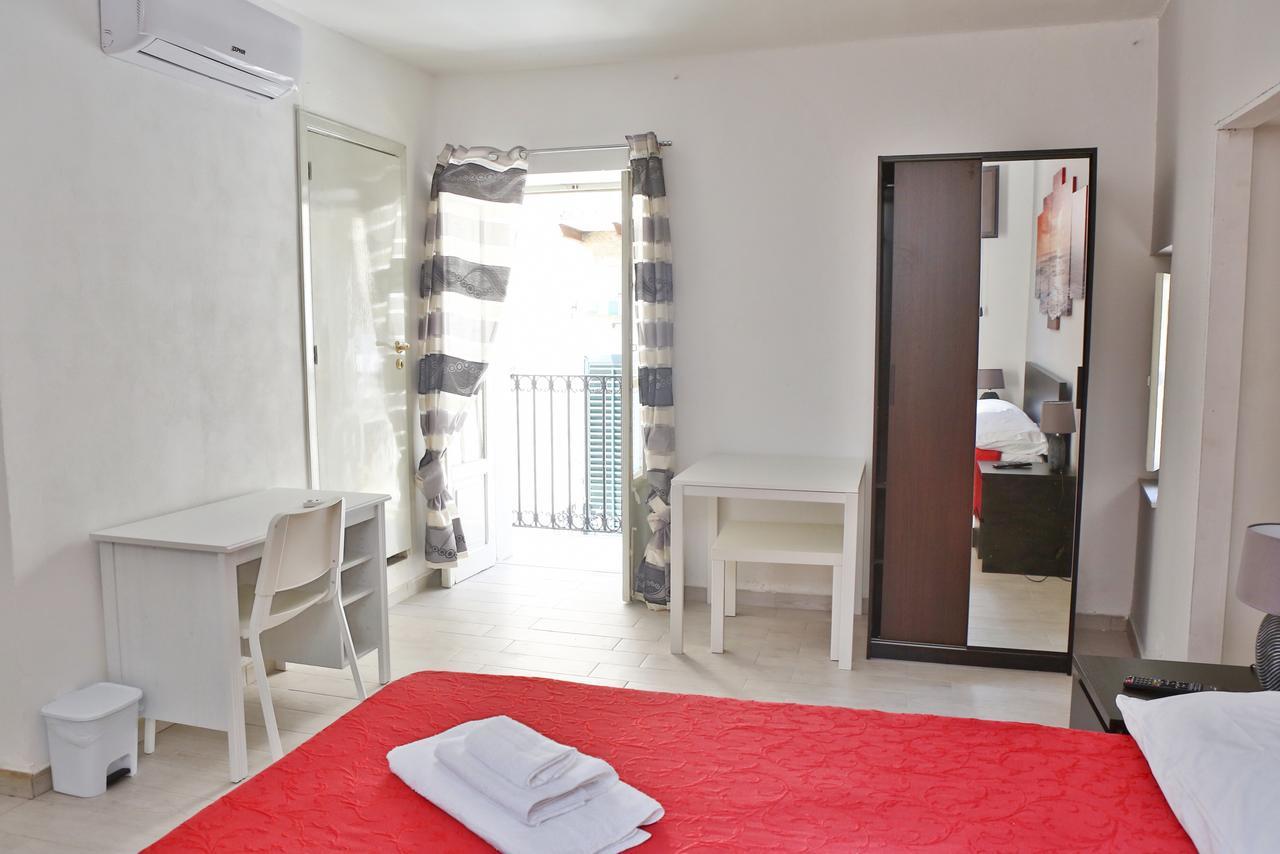 Palazzo Melnis Bed & Breakfast Чефалу Екстериор снимка