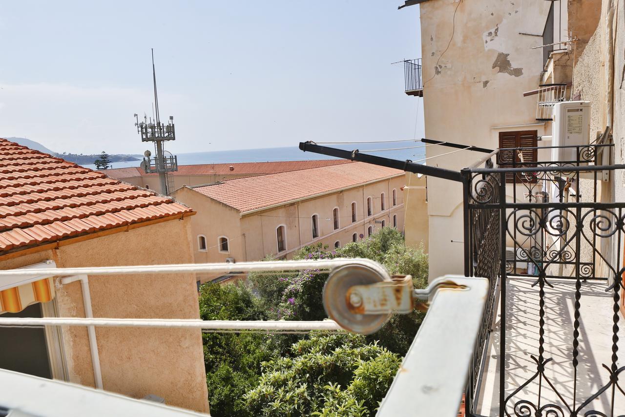 Palazzo Melnis Bed & Breakfast Чефалу Екстериор снимка