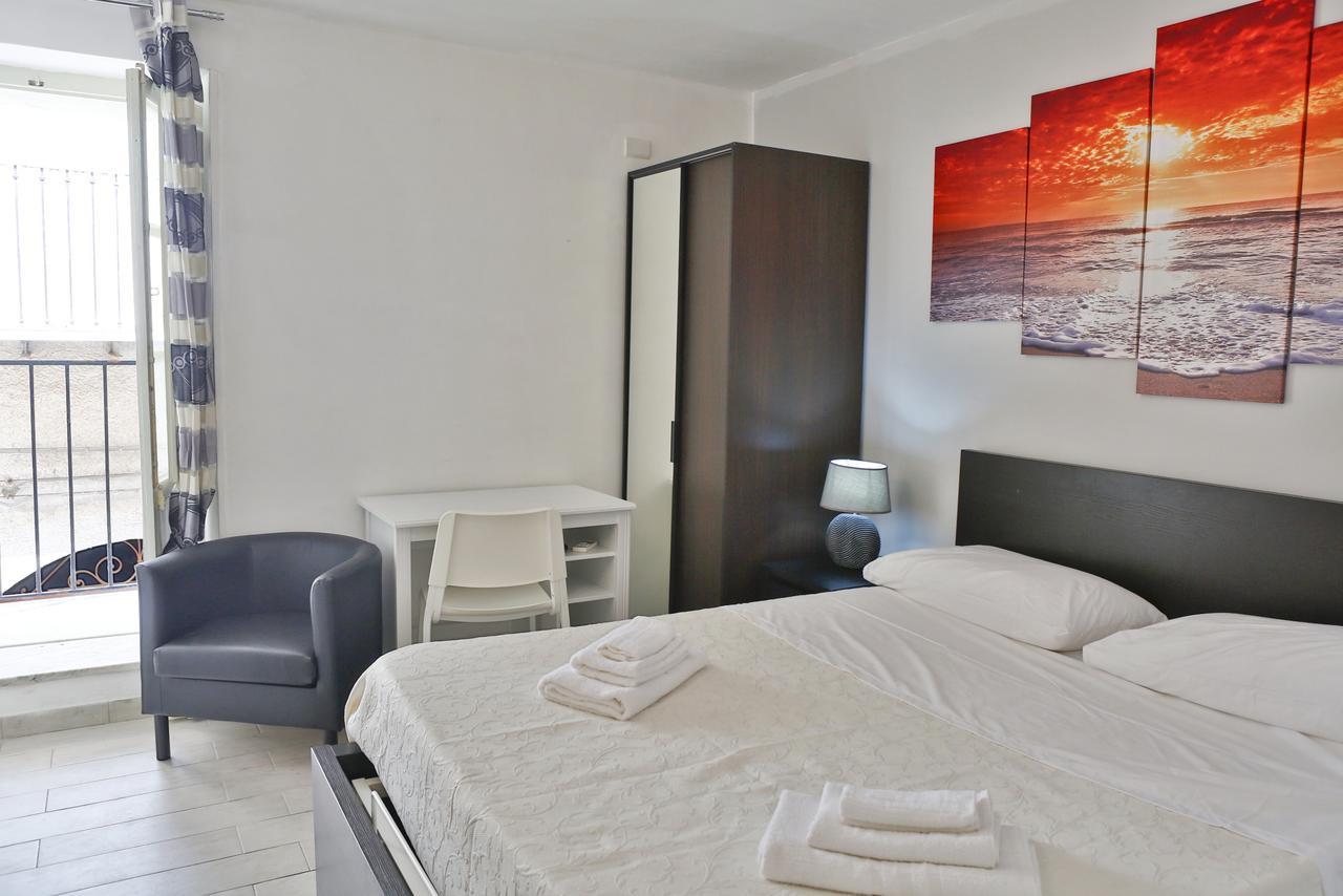 Palazzo Melnis Bed & Breakfast Чефалу Екстериор снимка